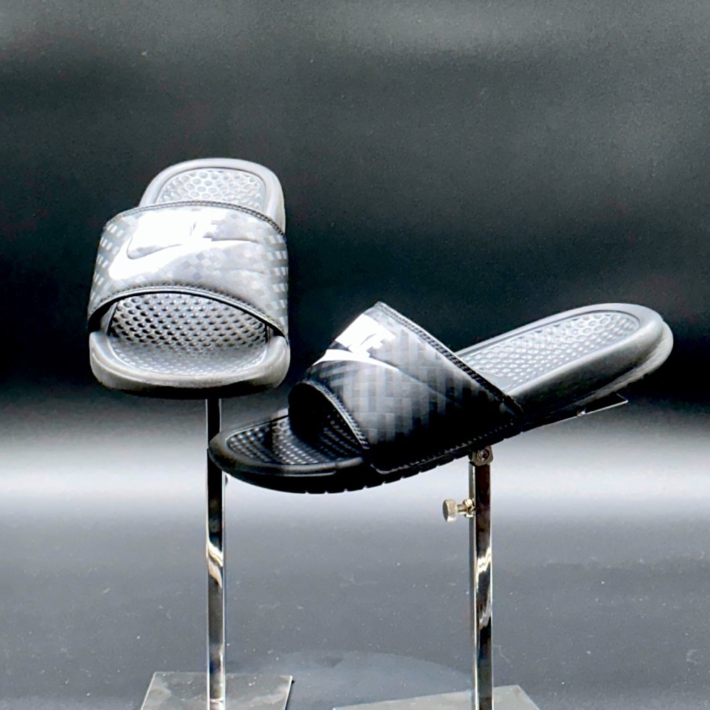 NIKE Benassi Slide Sandal - size 6 Women. Black. Good condition!